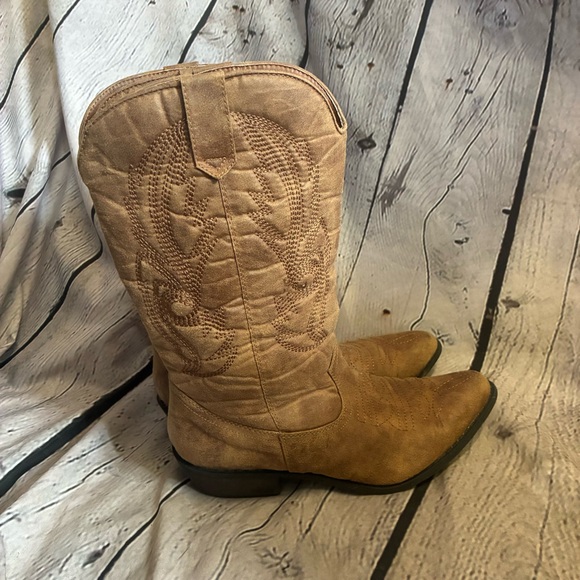 Coconuts Women’s Gaucho Western Brown Faux Suede Pull On Cowgirl Boots Sz 8 GUC - Picture 1 of 12